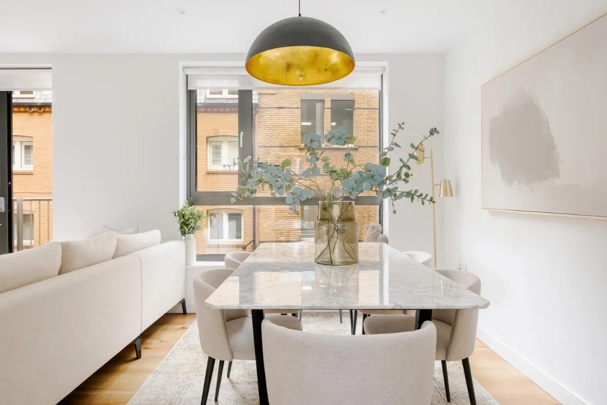 Image 4 of Luxury Central Mayfair Townhouse with A/C 3BR 3BA