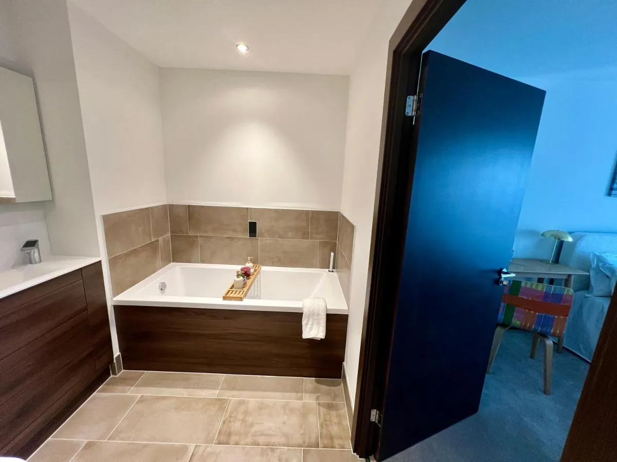 Image 3 of Luxury Double Bed En-Suite in London
