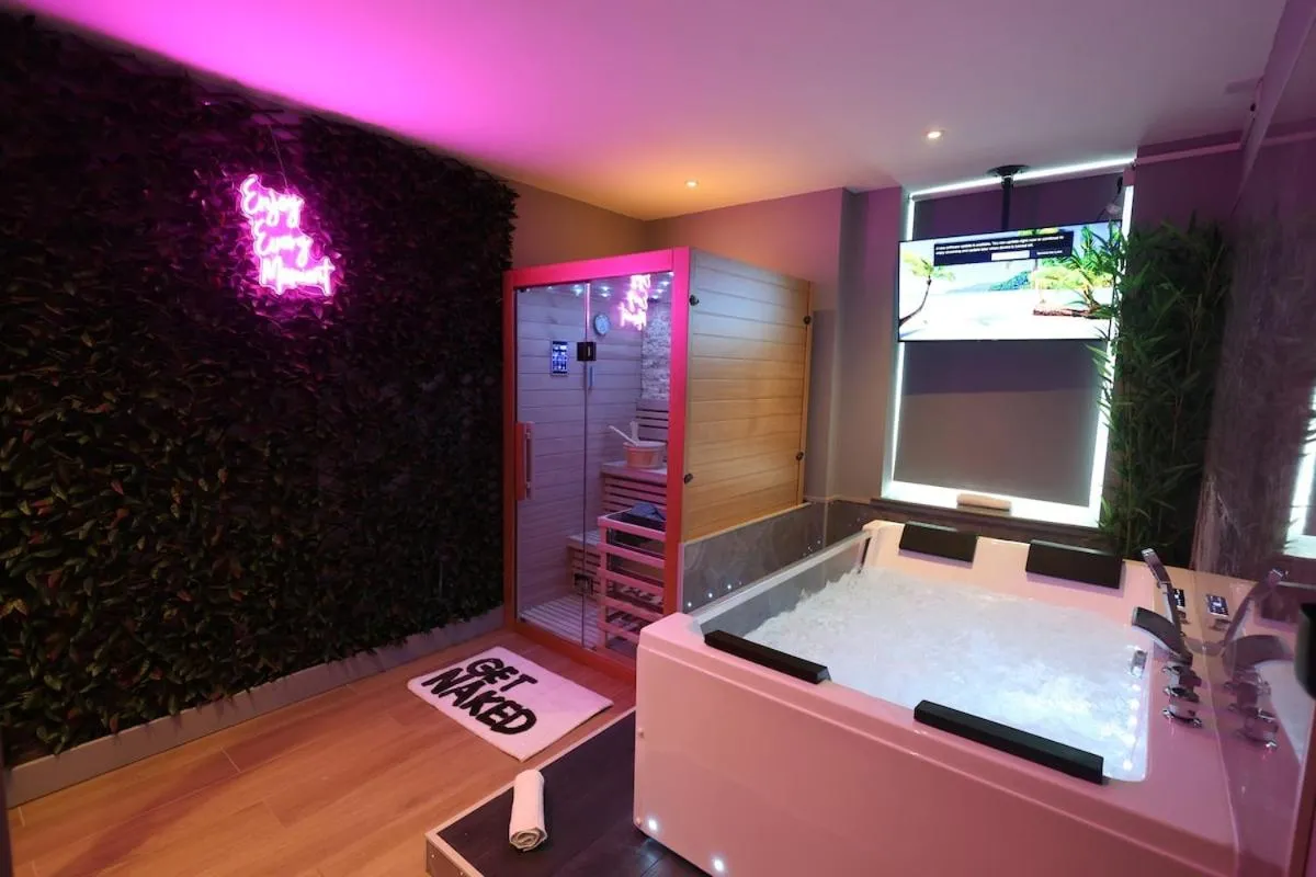 Image 3 of Luxury Flat,Sauna, Jacuzzi, Free Parking