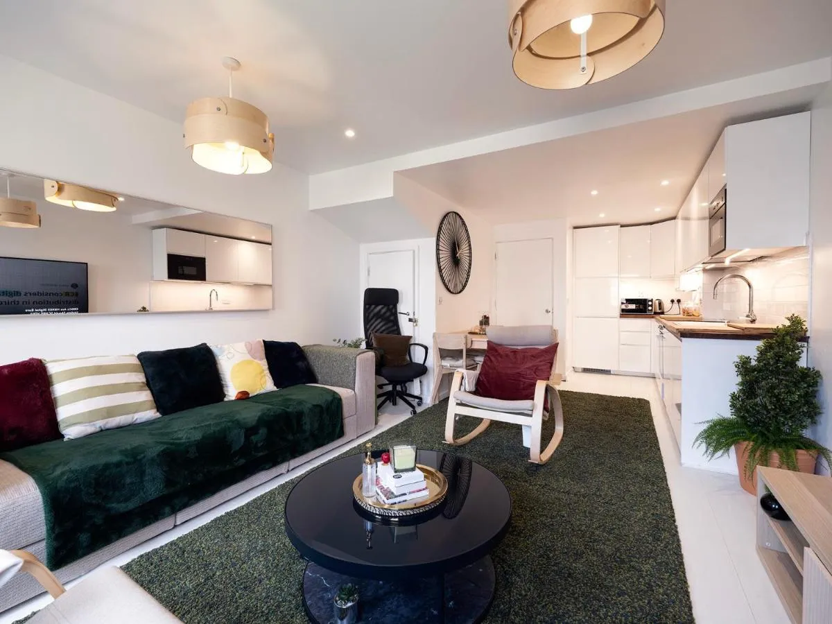 Image 3 of Luxury Haven with King Suites and Parking