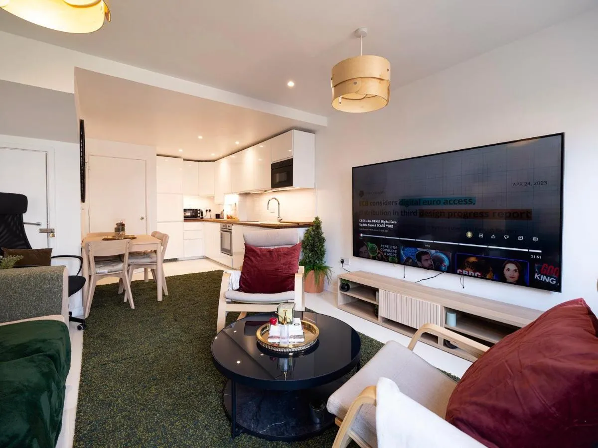 Image 4 of Luxury Haven with King Suites and Parking