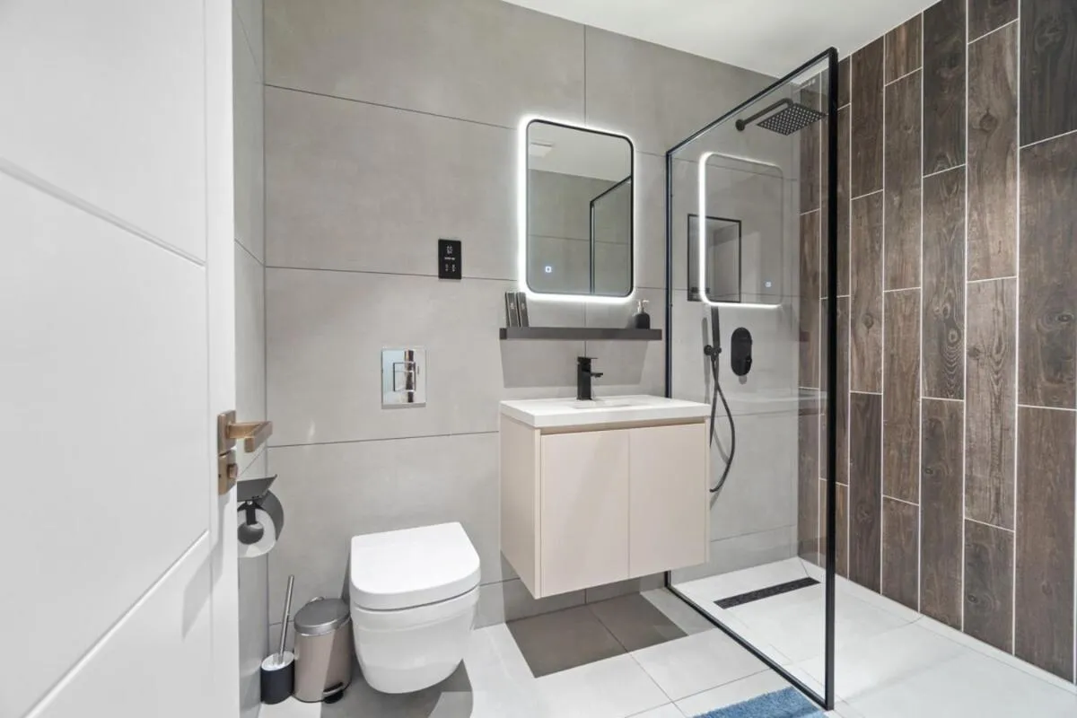 Image 3 of Luxury Home & Work Haven Comfort for Families