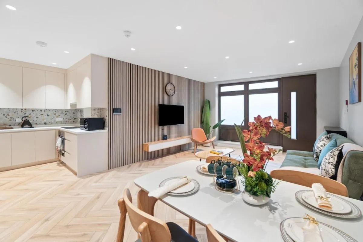 Image 4 of Luxury Home & Work Haven Comfort for Families