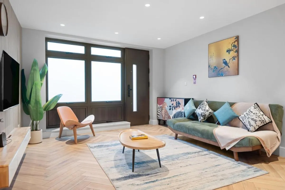 Image 5 of Luxury Home & Work Haven Comfort for Families