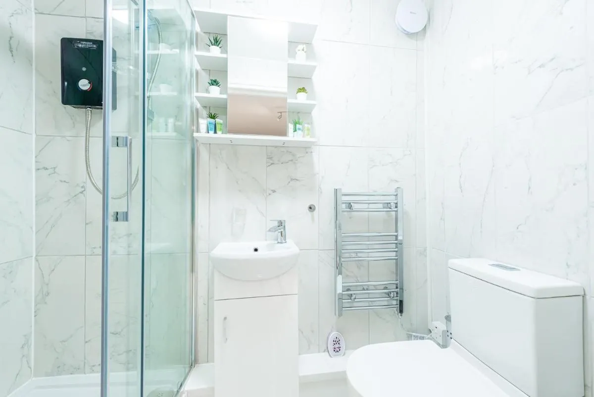 Image 3 of Luxury Hotel Style Studio Flat