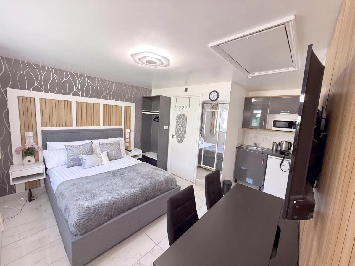 Image 4 of Luxury Hotel Style Studio Flat