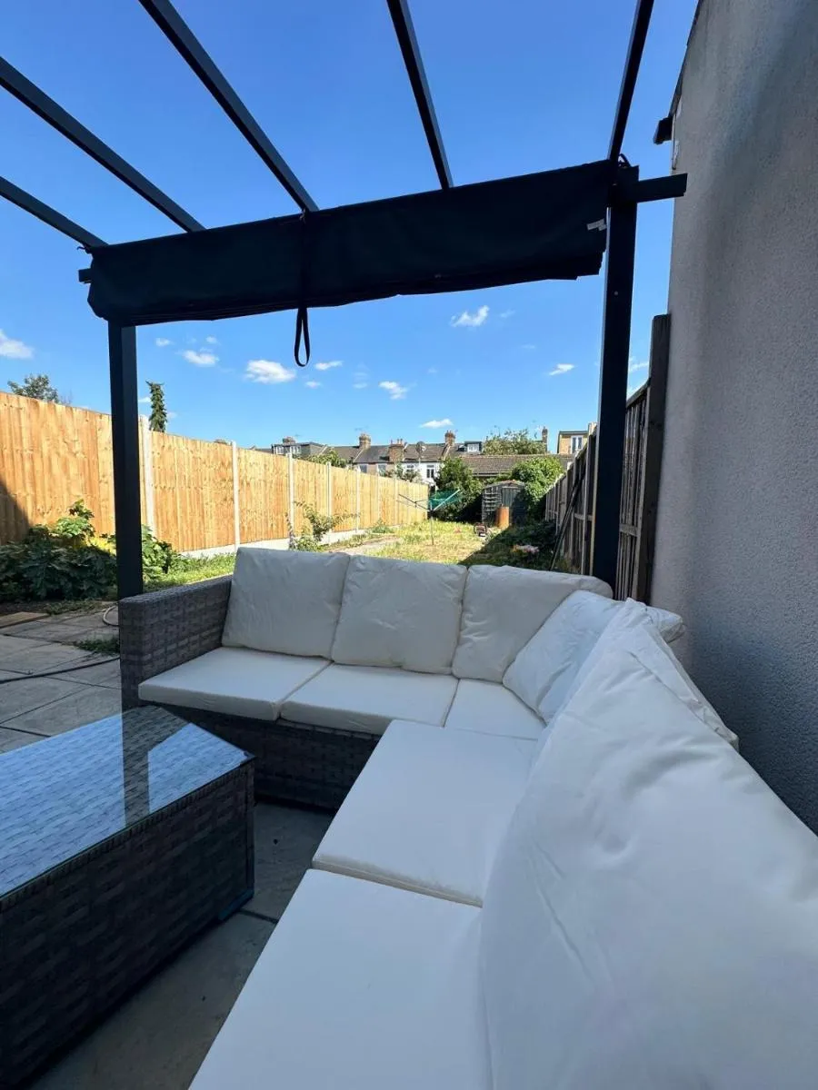 Image 2 of Luxury House in Ilford 21 minute Train journey from Central London