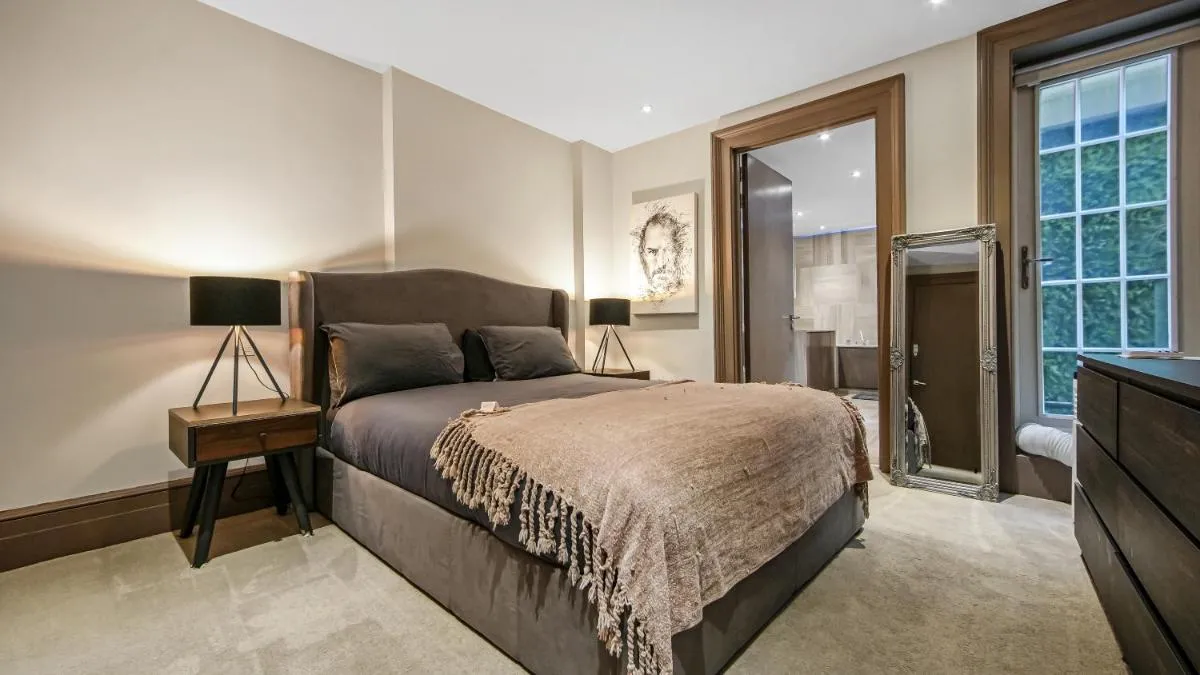 Image 4 of Luxury Interior Designed 3 Bedroom Apartment in Central London
