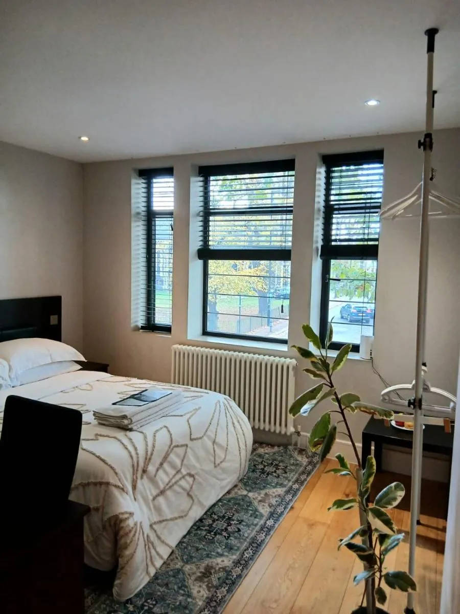 Image 4 of Luxury King Room Chiswick West London