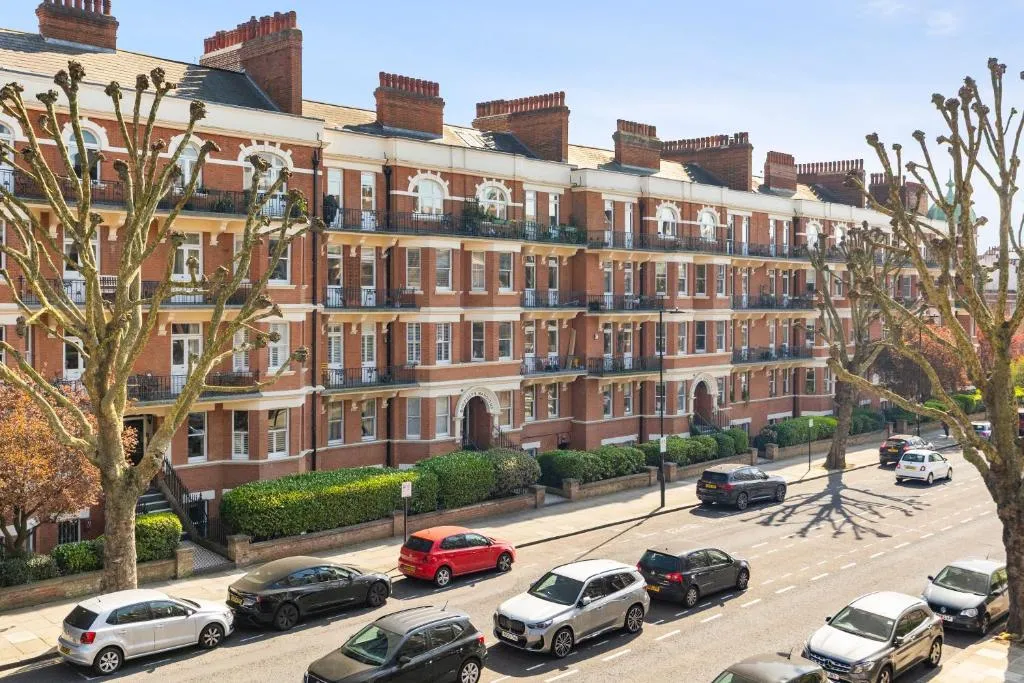 Image 1 of Luxury Living 3BR Apartment in Maida Vale London