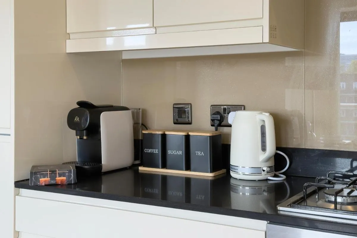 Image 5 of Luxury London City Top Floor 2BedRoom 2Bathroom Apartment with Lift and Balcony Sleeps 6