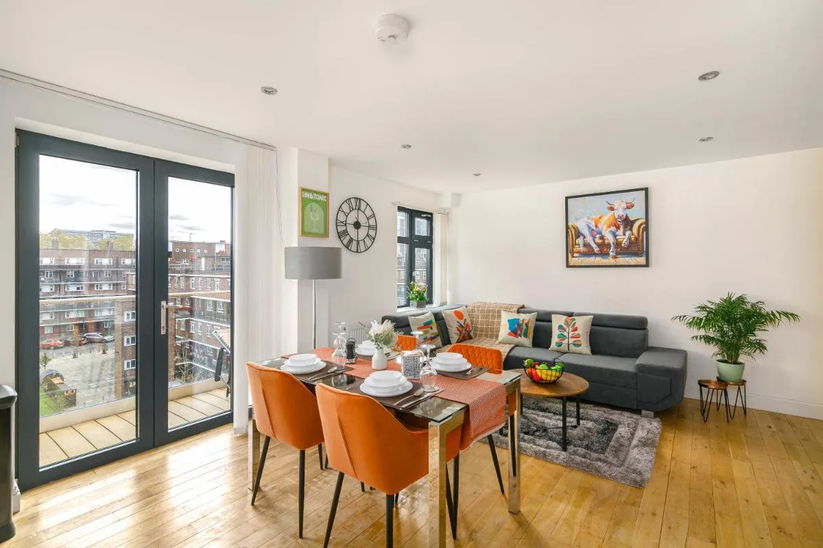 Image 4 of Luxury London City Top Floor 2BedRoom 2Bathroom Apartment with Lift and Balcony Sleeps 6