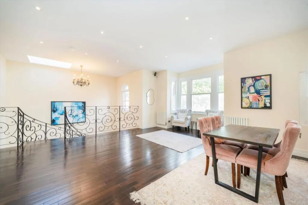 Image 5 of Luxury London House