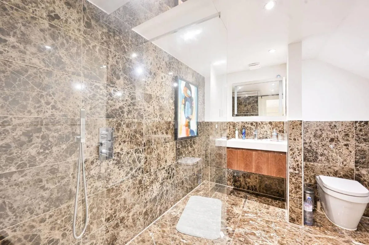 Image 3 of Luxury London House