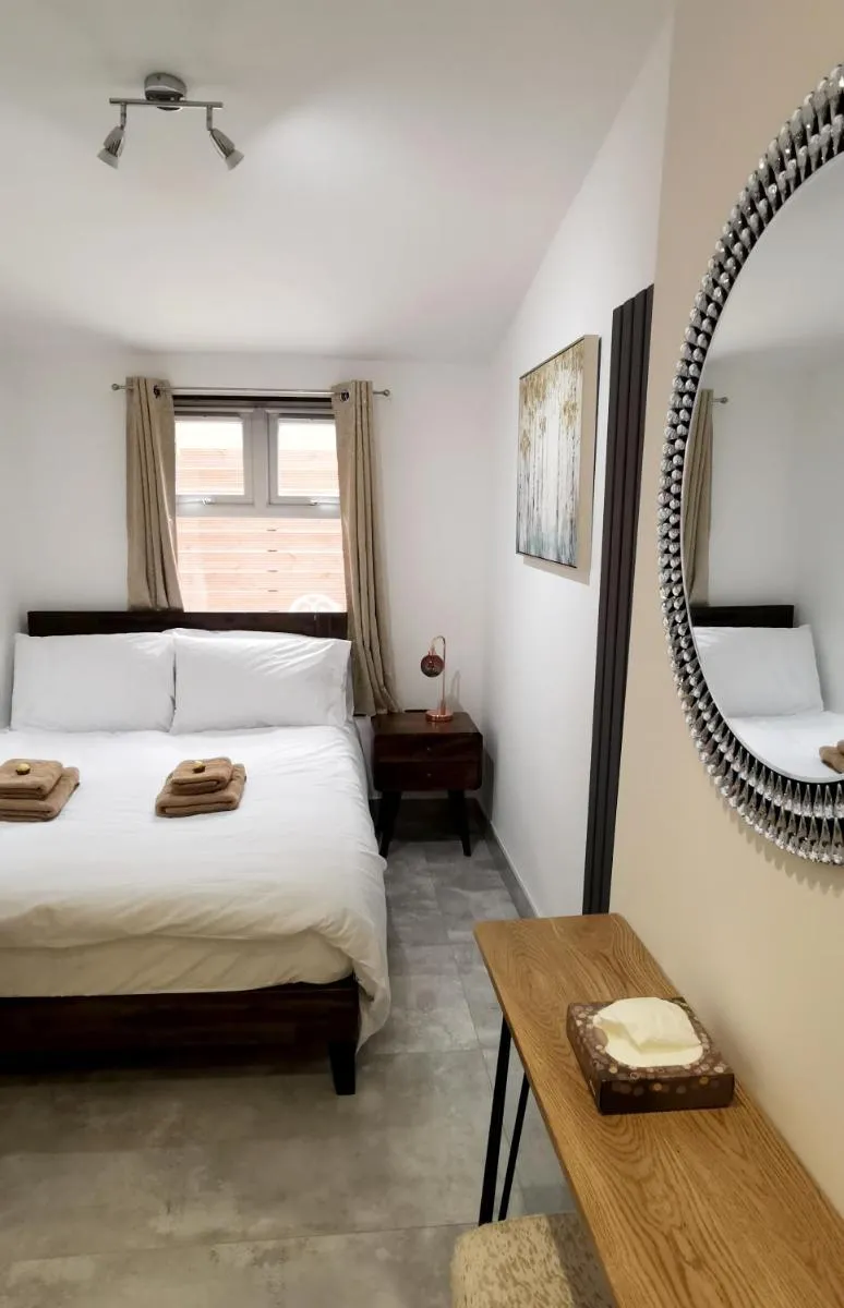 Image 5 of Luxury London house sleeps 13, 2 minutes to metro