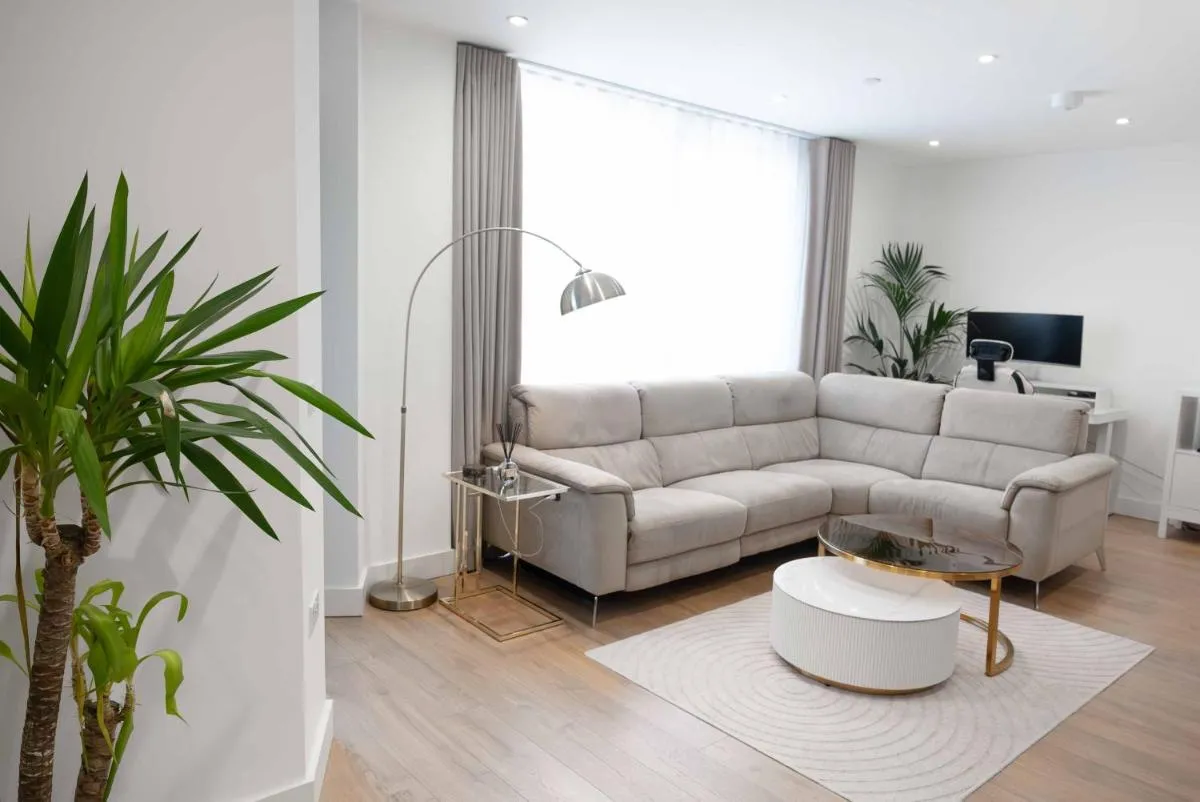 Image 5 of Luxury One Bedroom Apartment Near Canary Wharf with Gym
