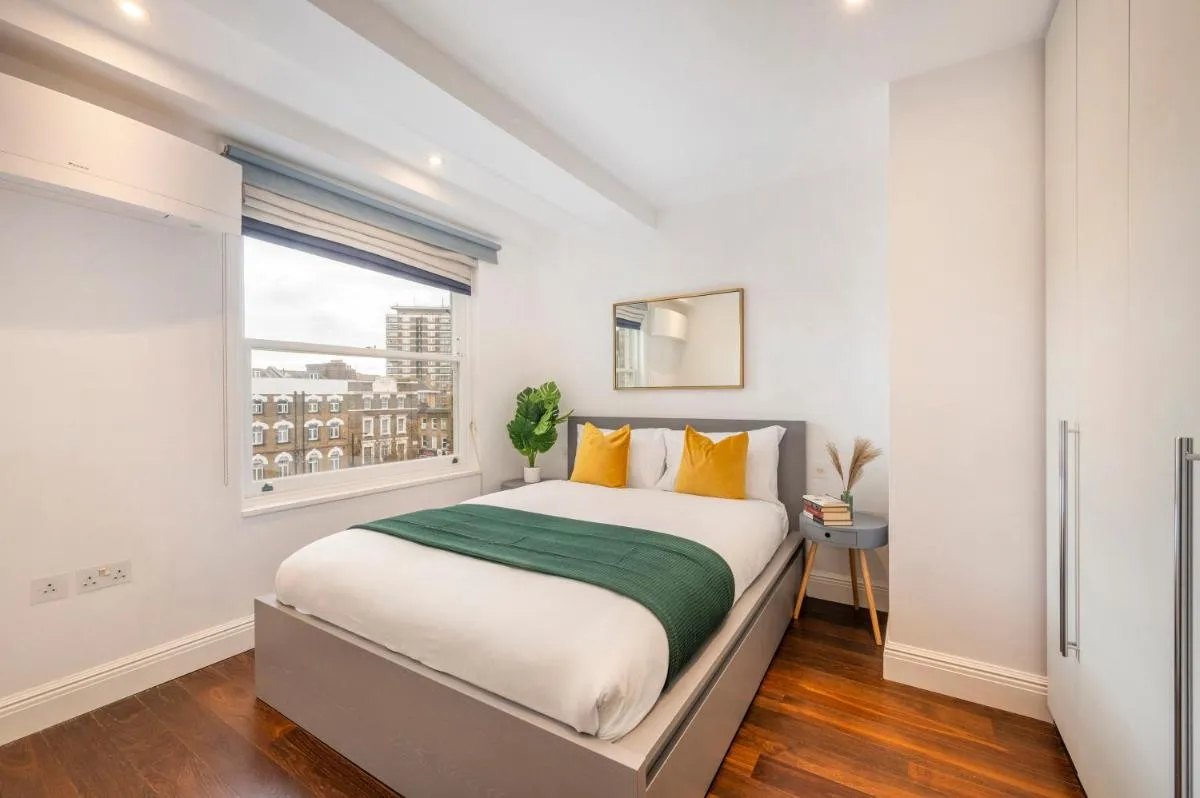 Image 2 of Luxury One Bedroom Apartment With AC, Balcony, Free Coffee Central London