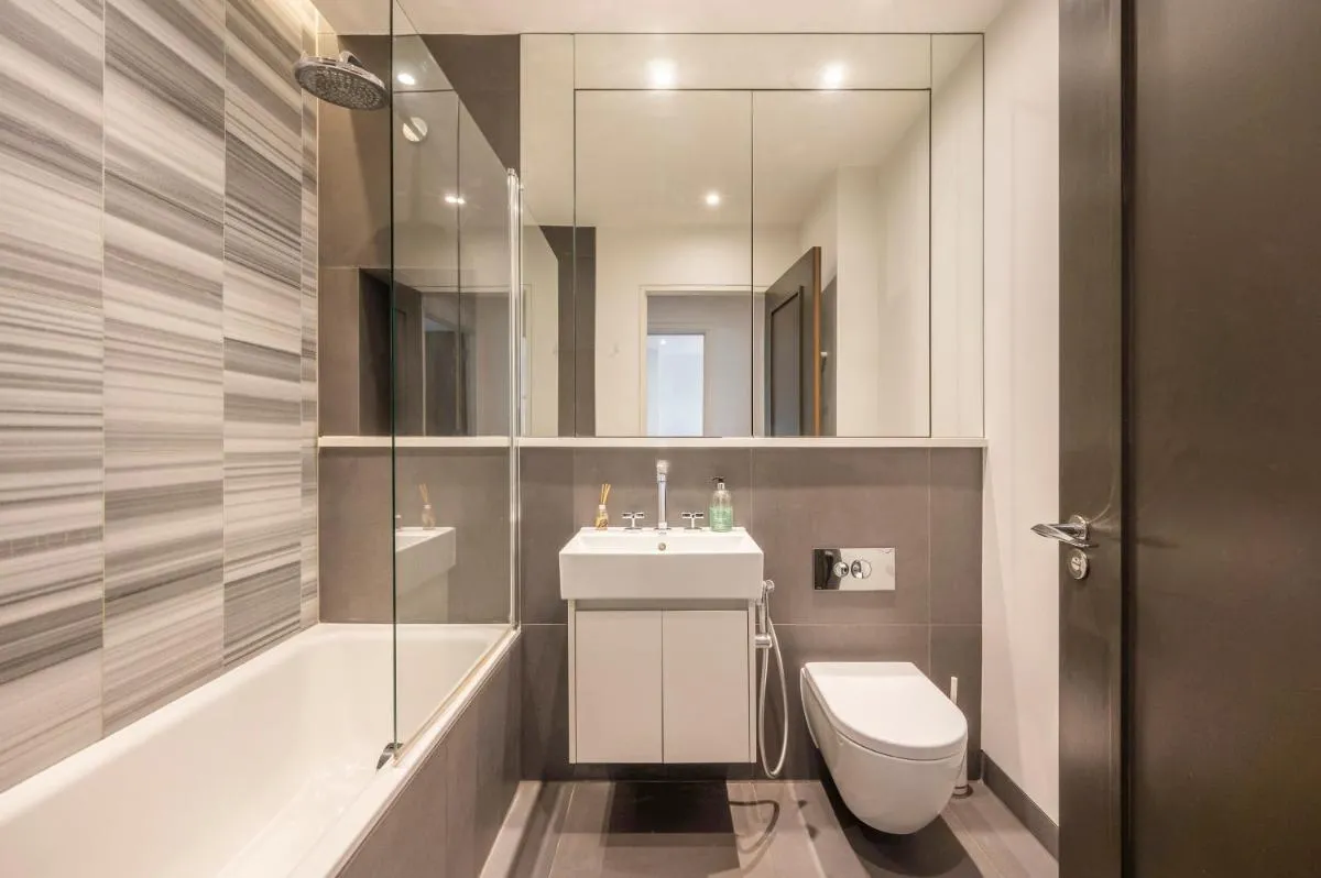 Image 3 of Luxury One Bedroom Apartment With AC, Balcony, Free Coffee Central London