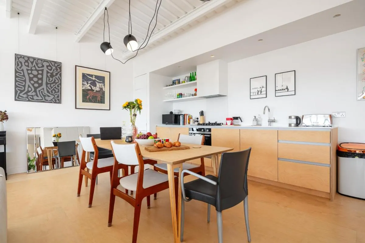 Image 4 of Luxury Penthouse Loft in Art-Deco Warehouse Conversion