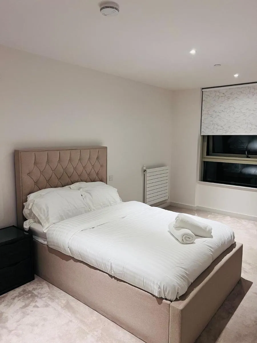 Image 5 of Luxury Royal Wharf 2 Bed