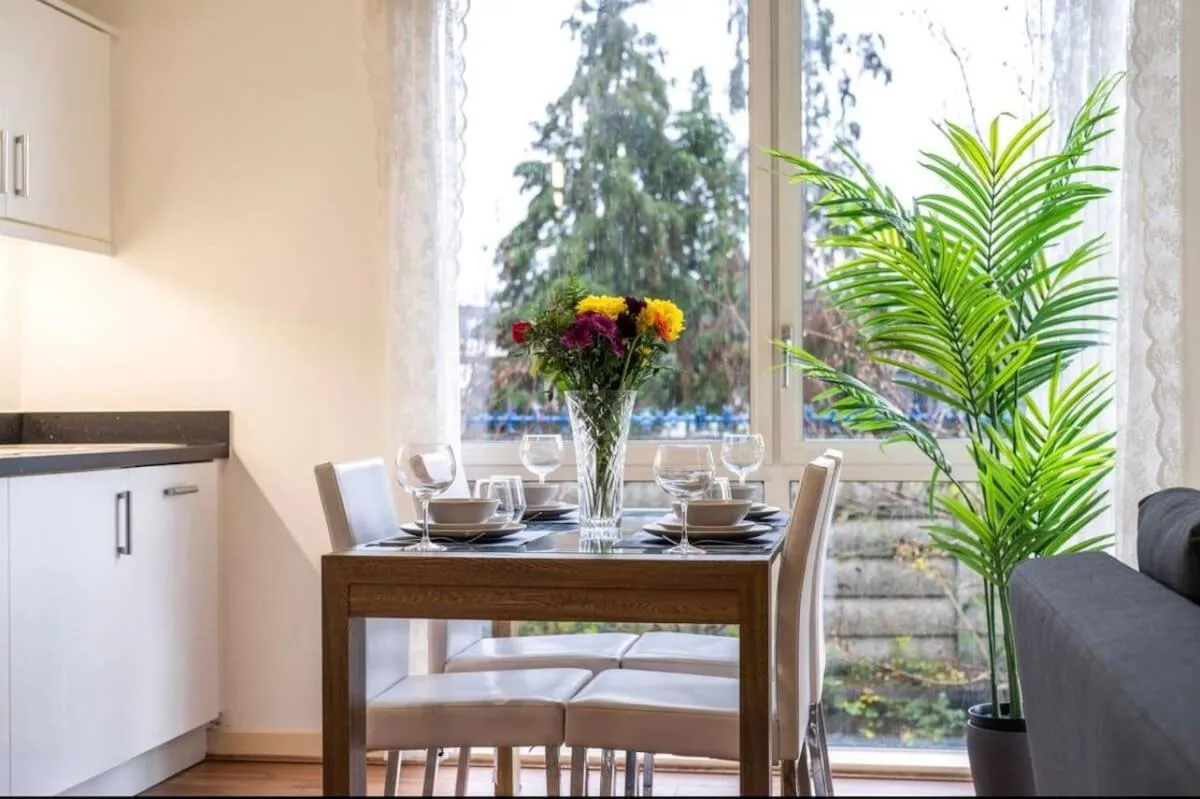 Image 4 of Luxury Stay Longer Sleeps 6 FreeParking FreeGym Terrace