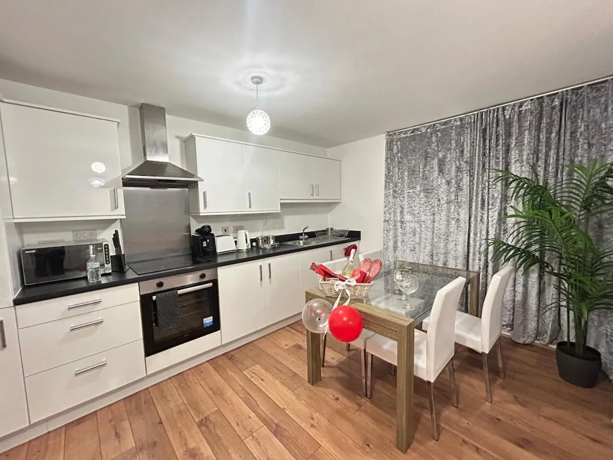 Image 5 of Luxury Stay Longer Sleeps 6 FreeParking FreeGym Terrace
