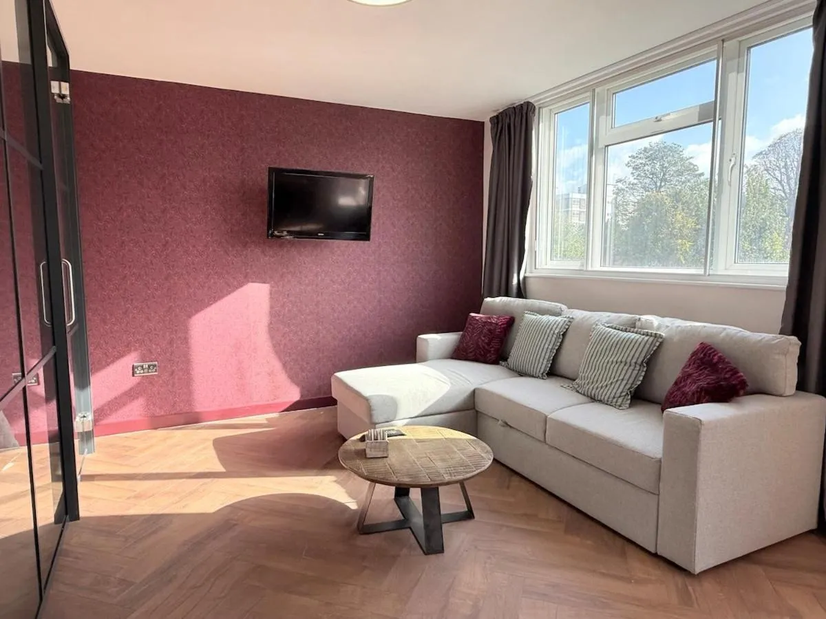 Image 5 of Luxury Studio 5 mins east Putney tube station