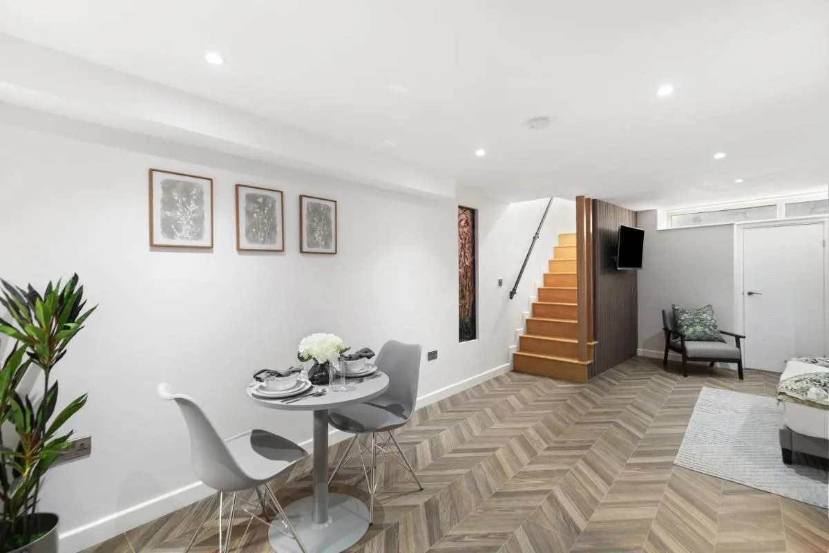 Image 4 of Luxury Studio Stratford London near Train station
