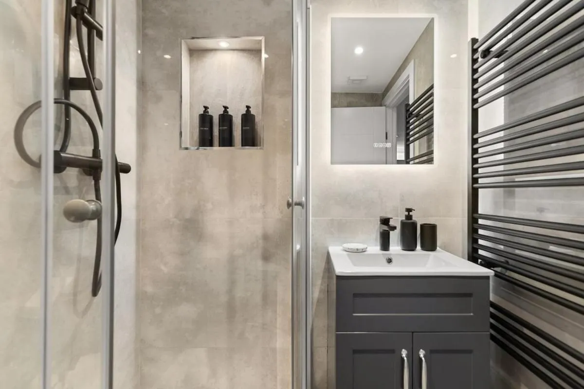 Image 3 of Luxury Studio Stratford London near Train station
