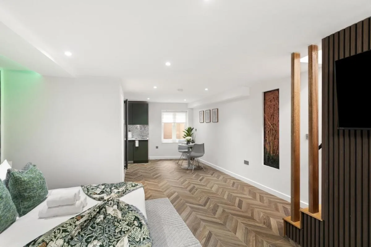 Image 5 of Luxury Studio Stratford London near Train station