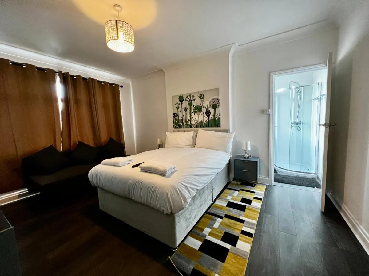 Image 4 of Luxury Suites near Wembley Stadium, Wembley Arena, London Designer Outlet