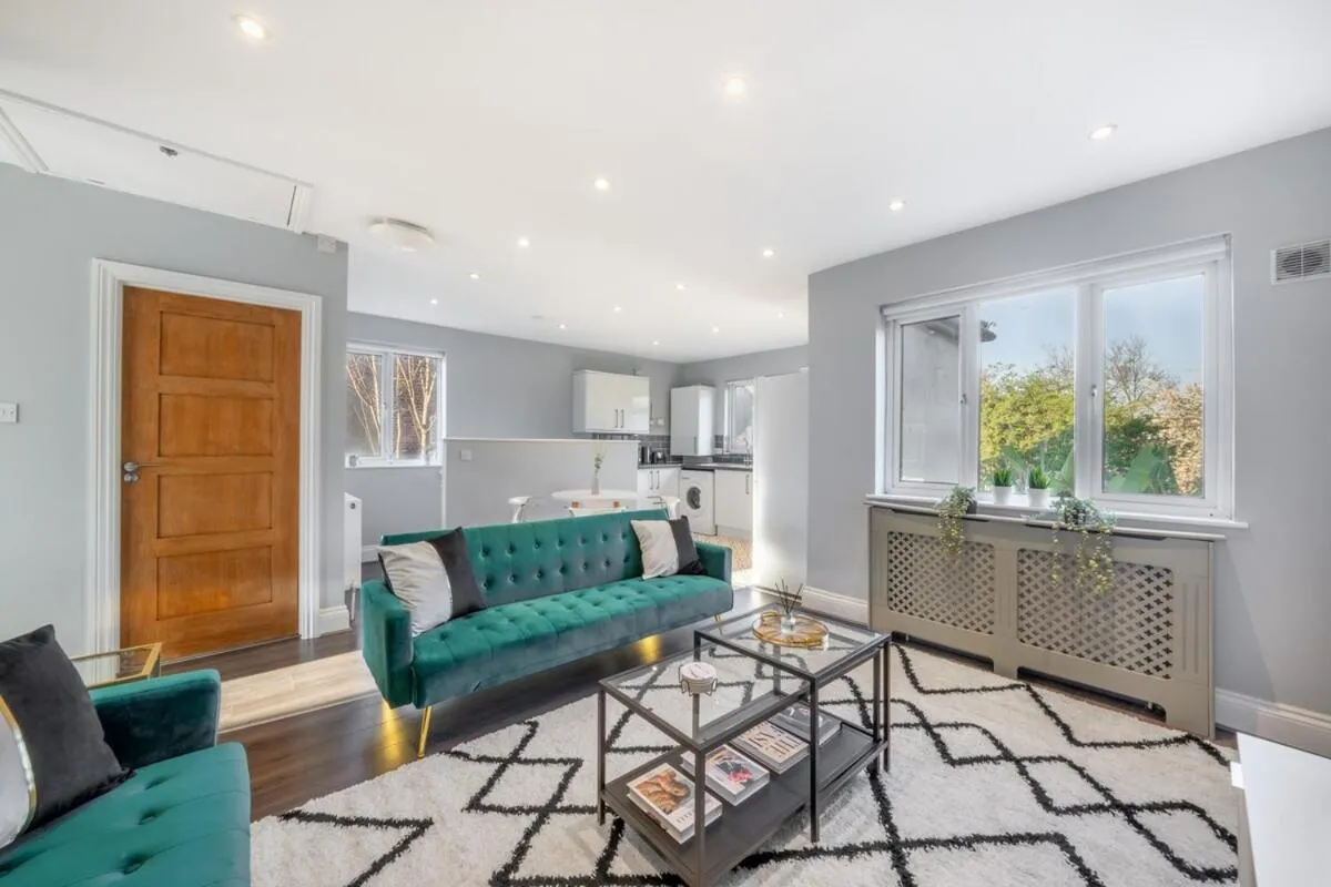 Image 4 of Luxury Tottenham Stadium Retreat – 2 minute walk to stadium