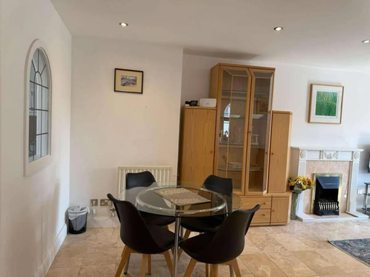 Image 4 of Luxury Two Bedroom Apartment in Bayswater