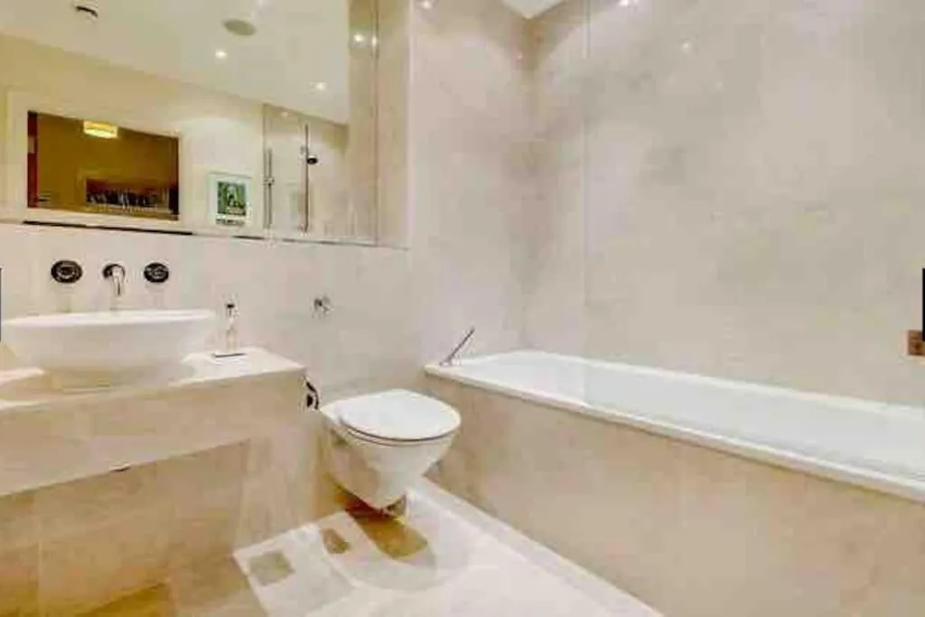 Image 3 of Luxury apartment in London with Free Underground Parking