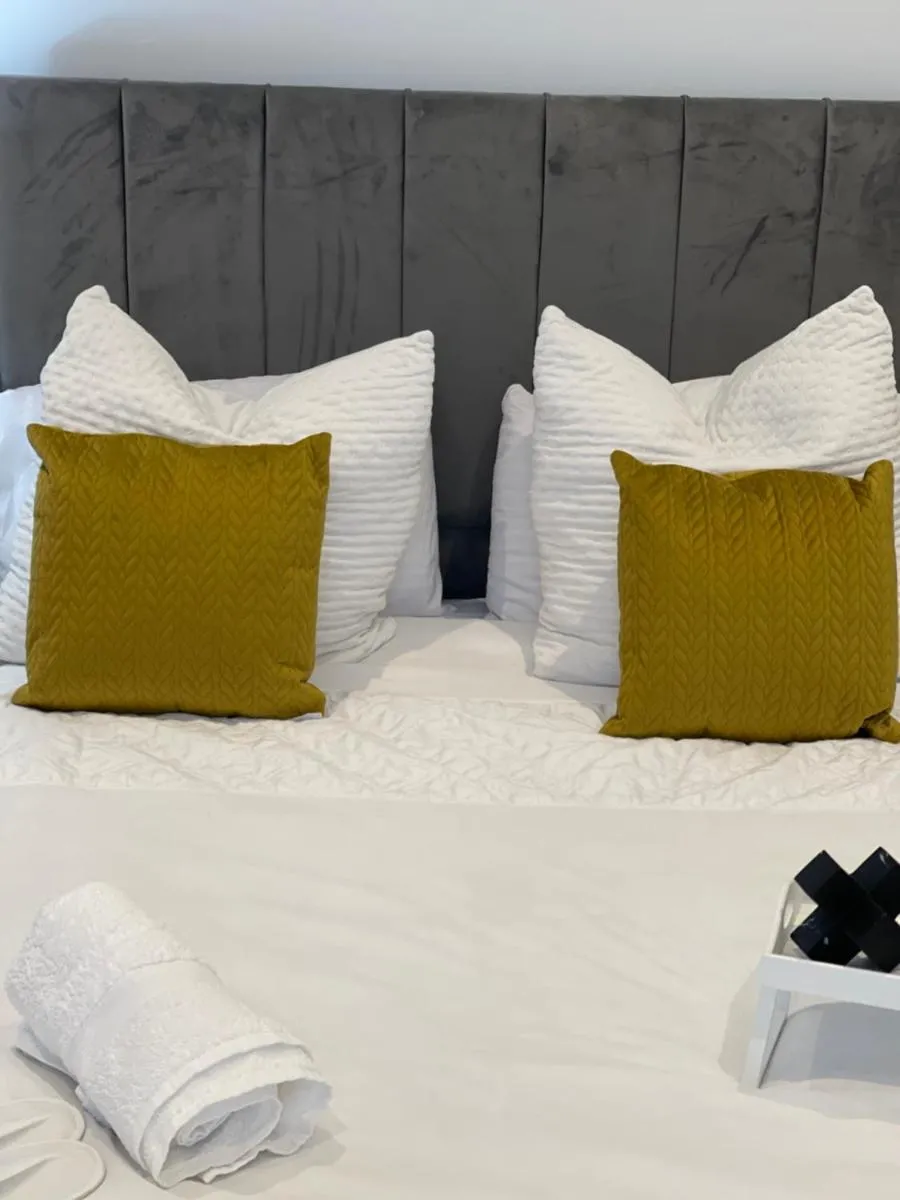 Image 3 of Luxury en-suite in modern house