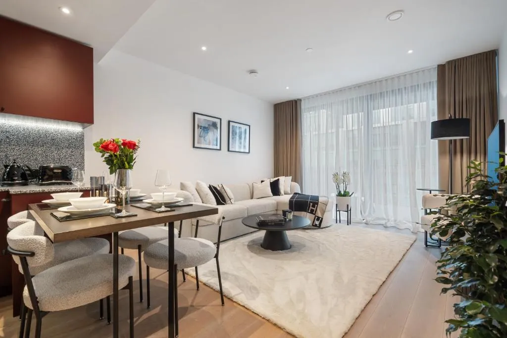 Image 1 of Luxury flat by the American Embassy