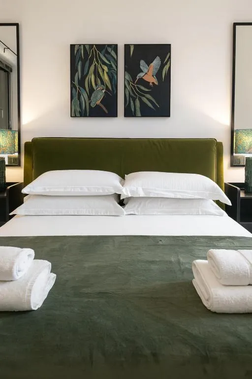 Image 1 of Luxury flat with FREE parking & easy tube access!