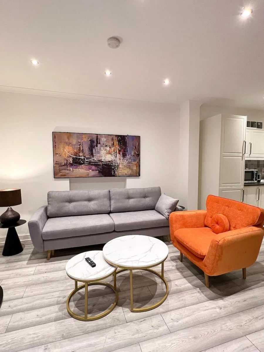 Image 4 of Luxury home in prime location Steps from WoodGreen
