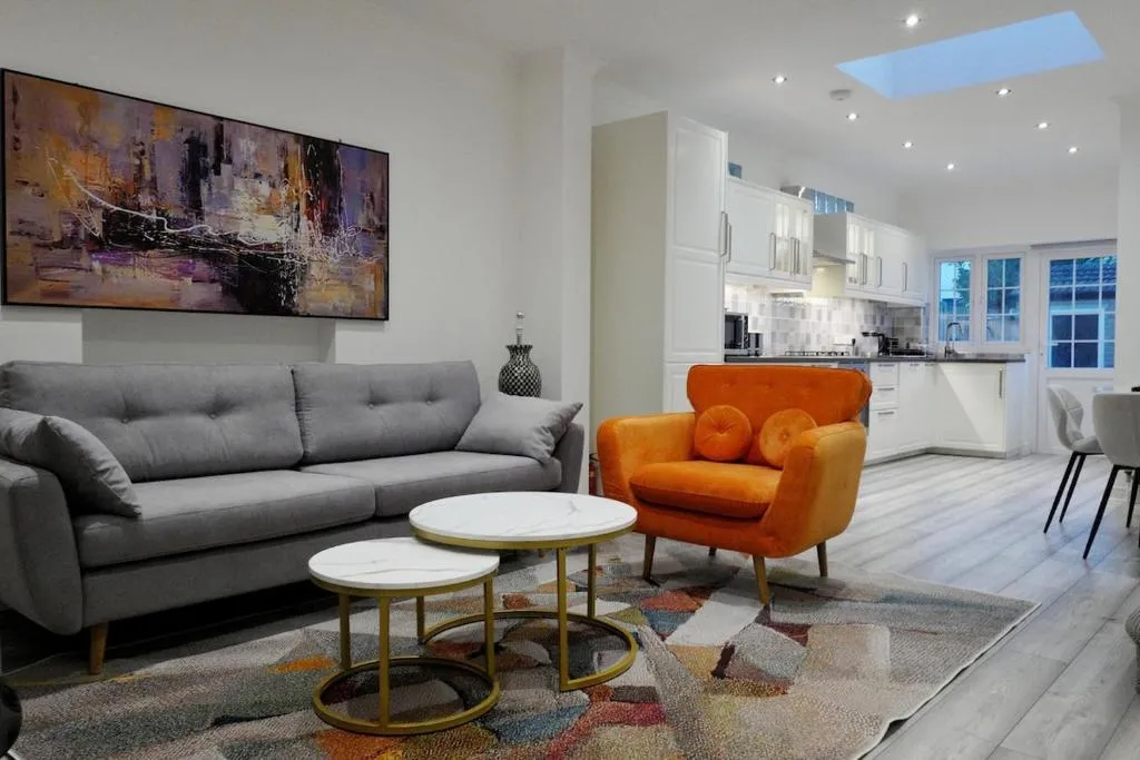 Image 1 of Luxury home in prime location Steps from WoodGreen