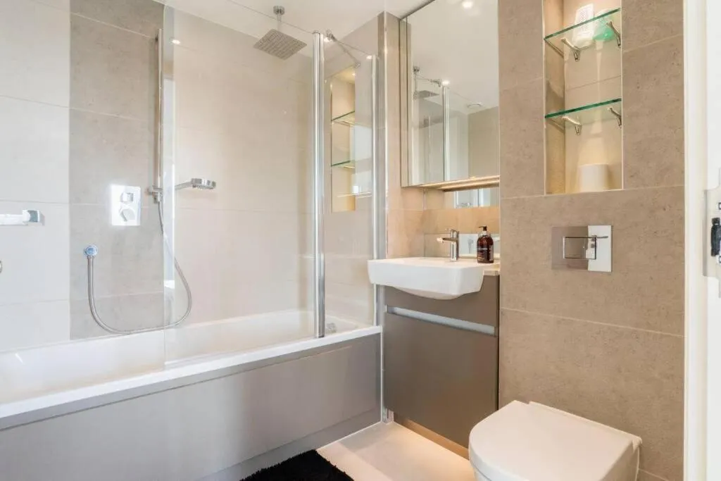 Image 3 of Luxury river side penthouse