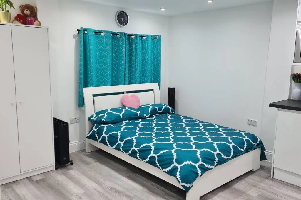 Image 1 of Luxury studio with parking whole unit to yourself