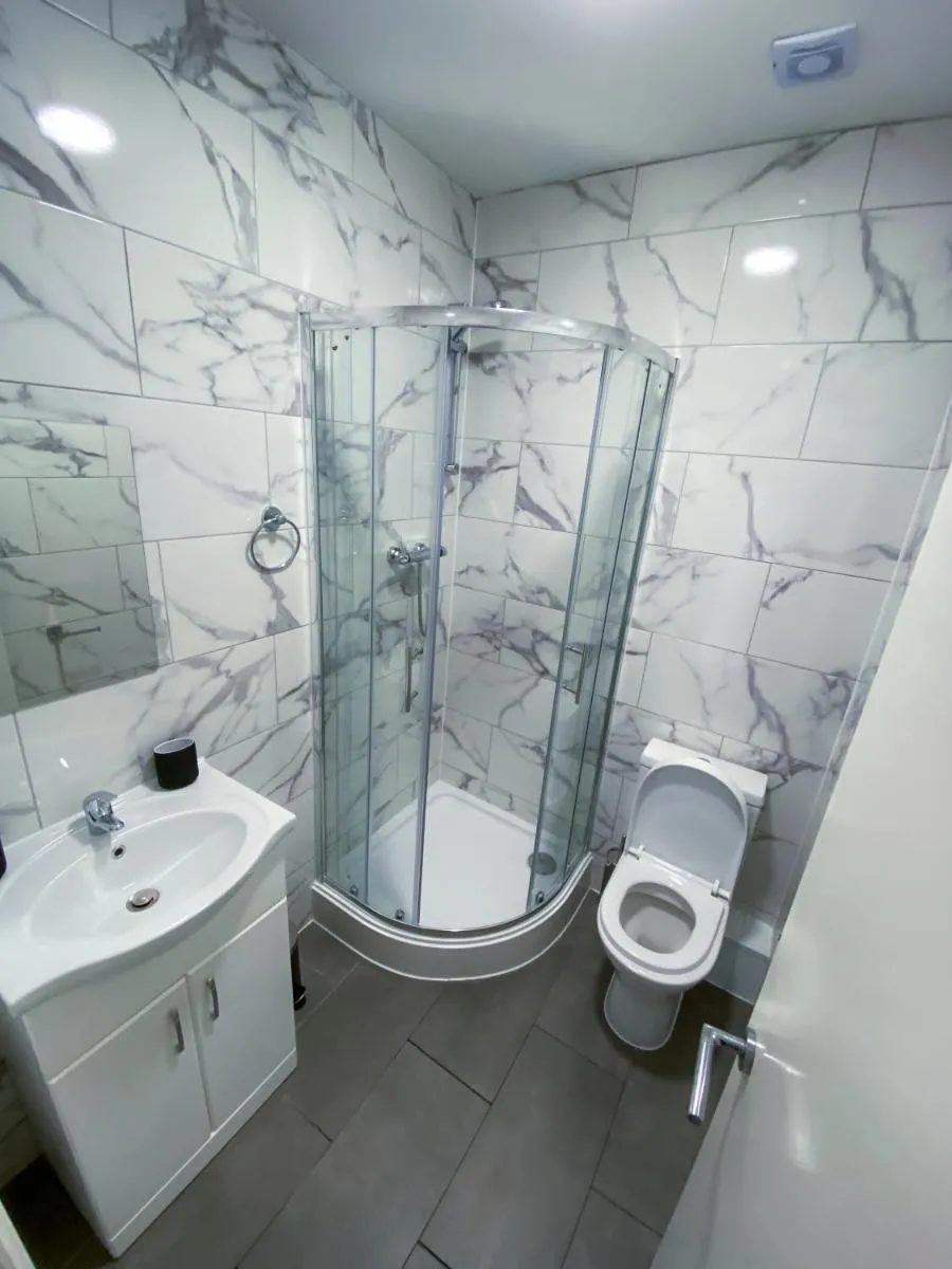 Image 5 of MODERN 1 BEDROOM FLAT IN WOOD GREEN