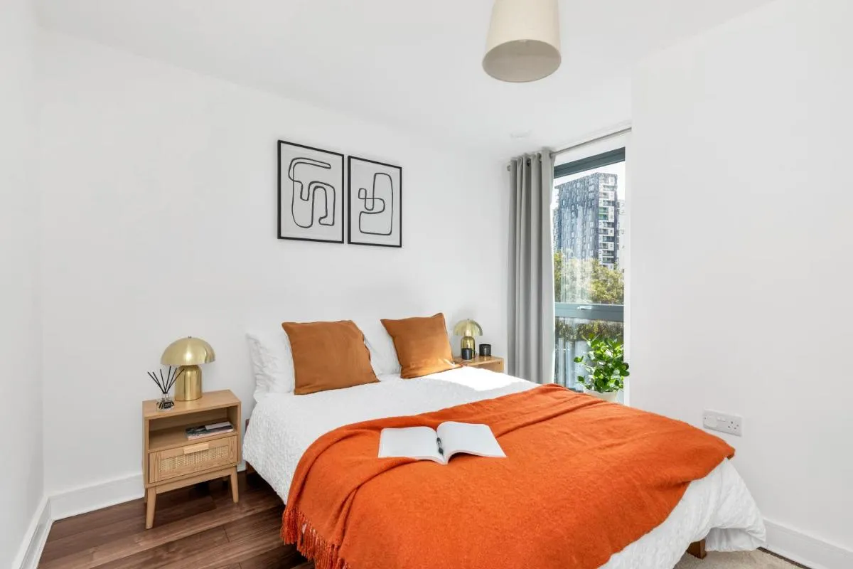 Image 2 of MODERN LUXE APT just 10 MINS from TOWER BRIDGE! EASY ACCESS TO TUBE AND BUS