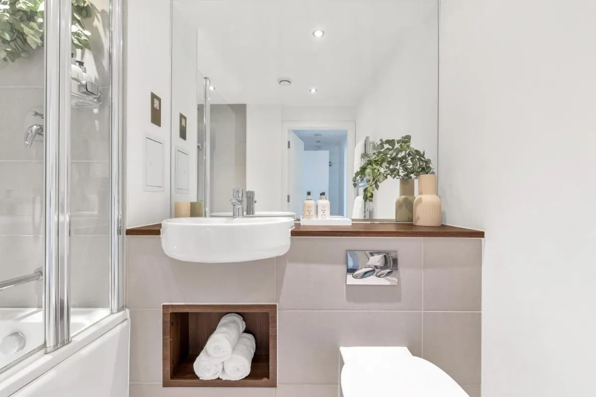 Image 3 of MODERN LUXE APT just 10 MINS from TOWER BRIDGE! EASY ACCESS TO TUBE AND BUS