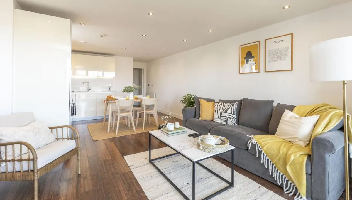 Image 4 of MODERN LUXE APT just 10 MINS from TOWER BRIDGE! EASY ACCESS TO TUBE AND BUS