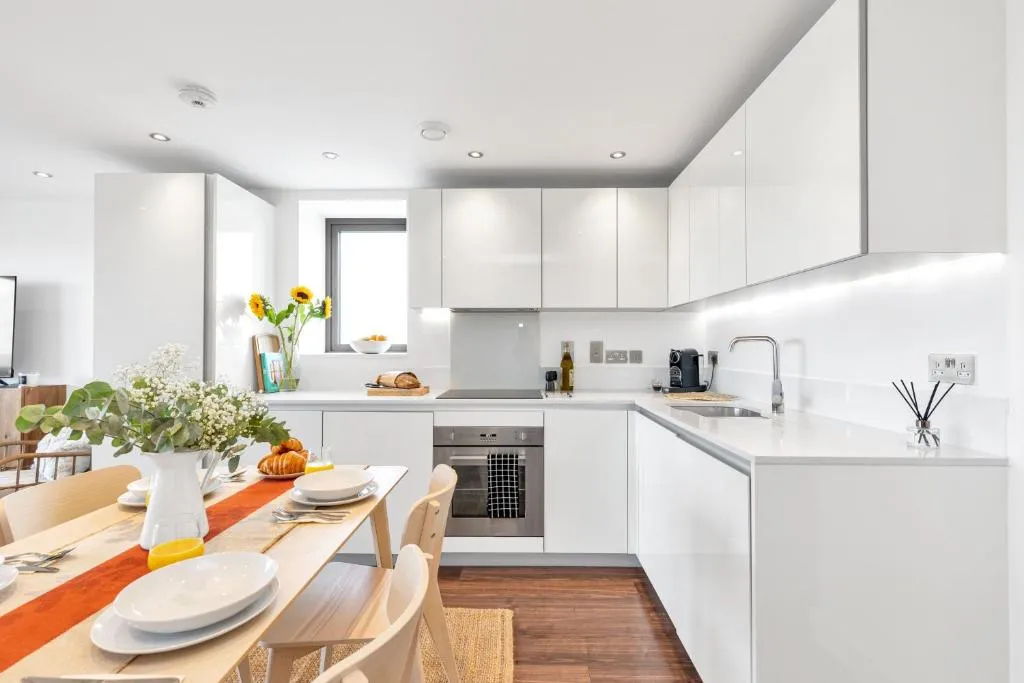 MODERN LUXE APT just 10 MINS from TOWER BRIDGE! EASY ACCESS TO TUBE AND BUS