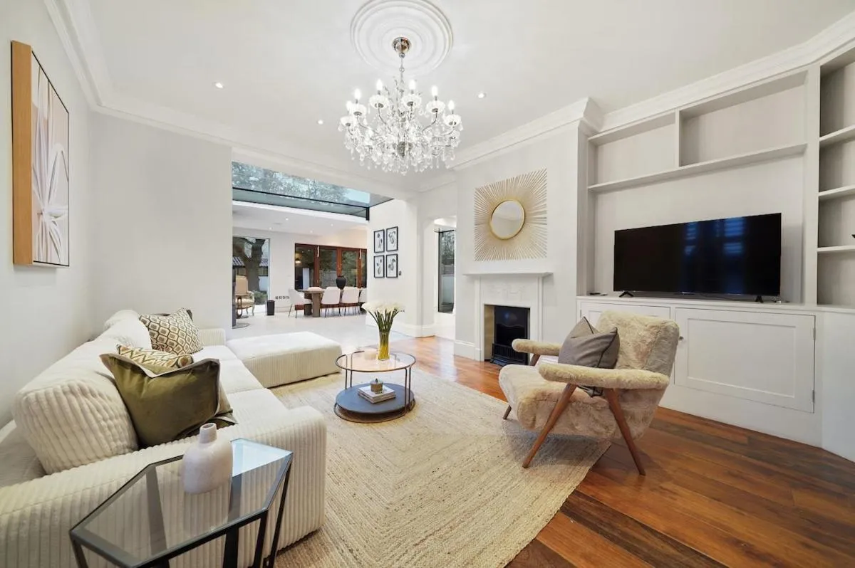Image 5 of MUR1 – Modern and Stylish 6-bed House in Wimbledon