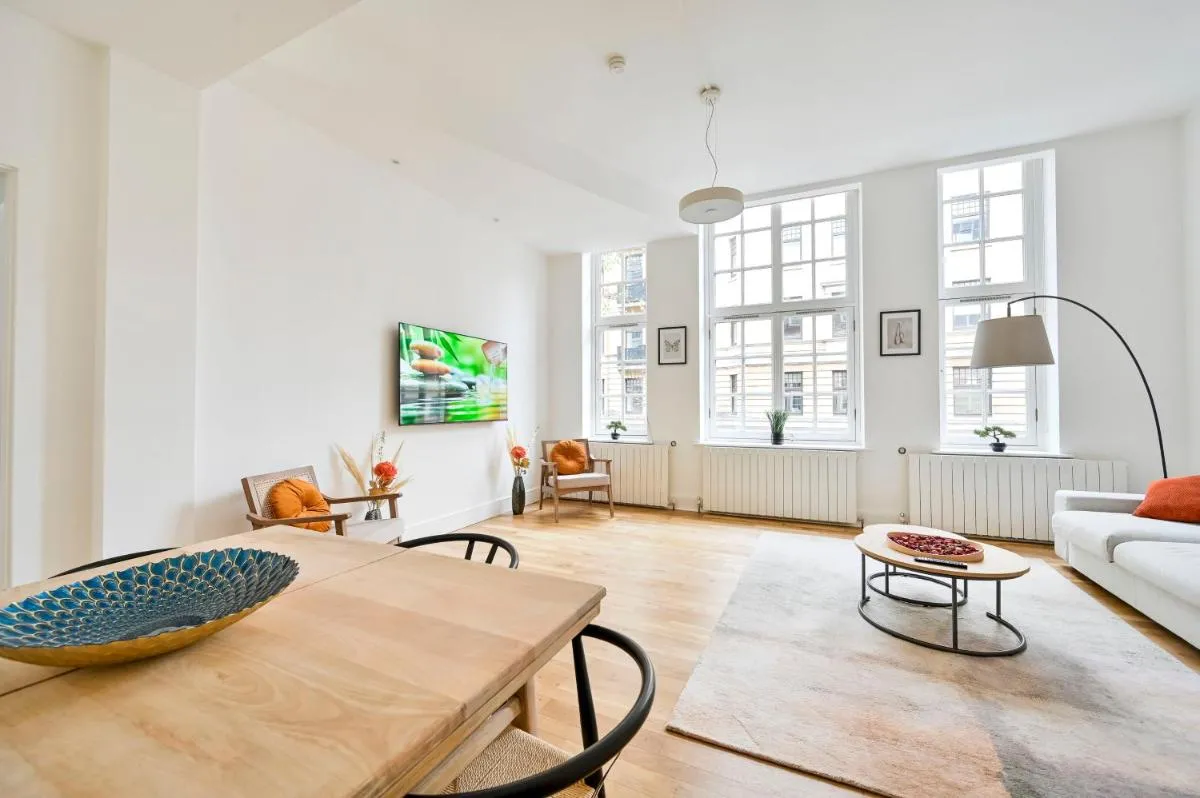 Image 5 of Magnificent 2 Bed Fitzrovia Apartment