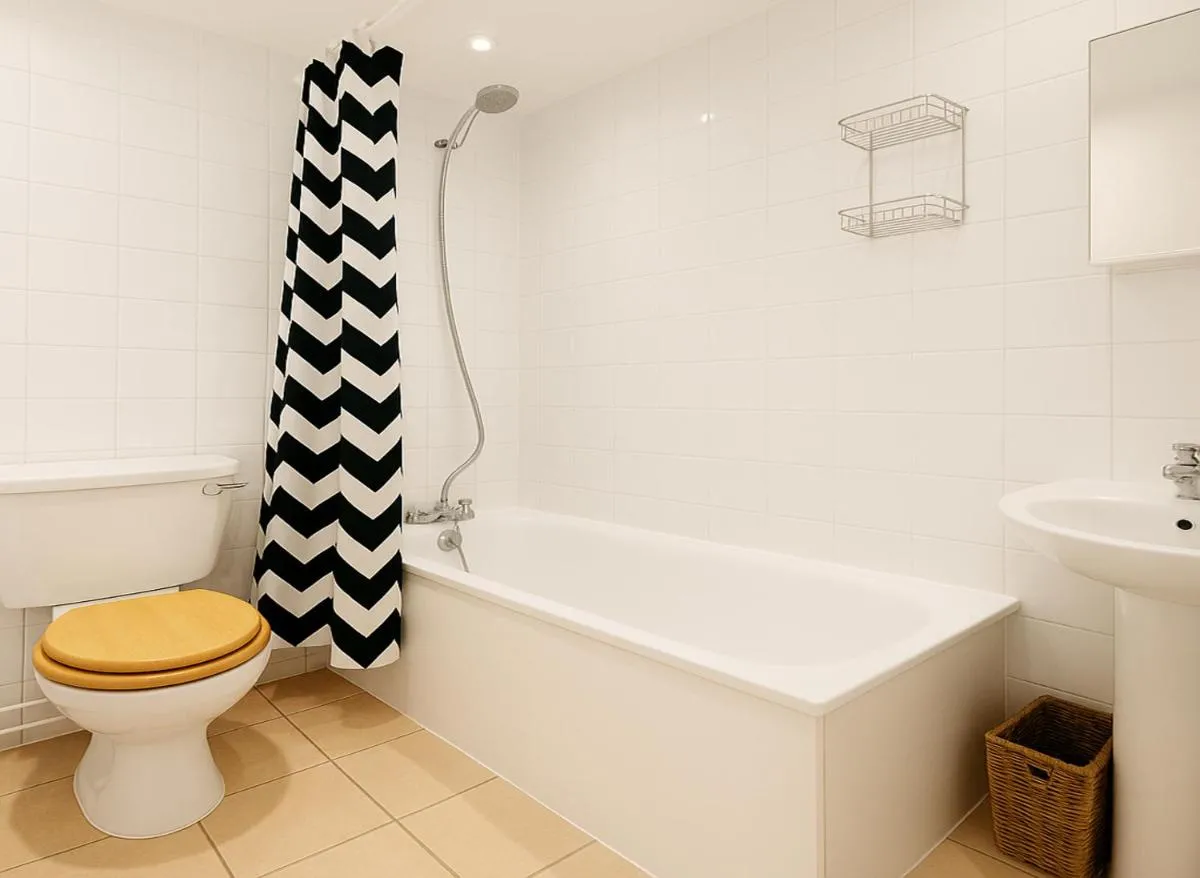 Image 5 of Magnificent 2 Bed Garden Flat in Oval