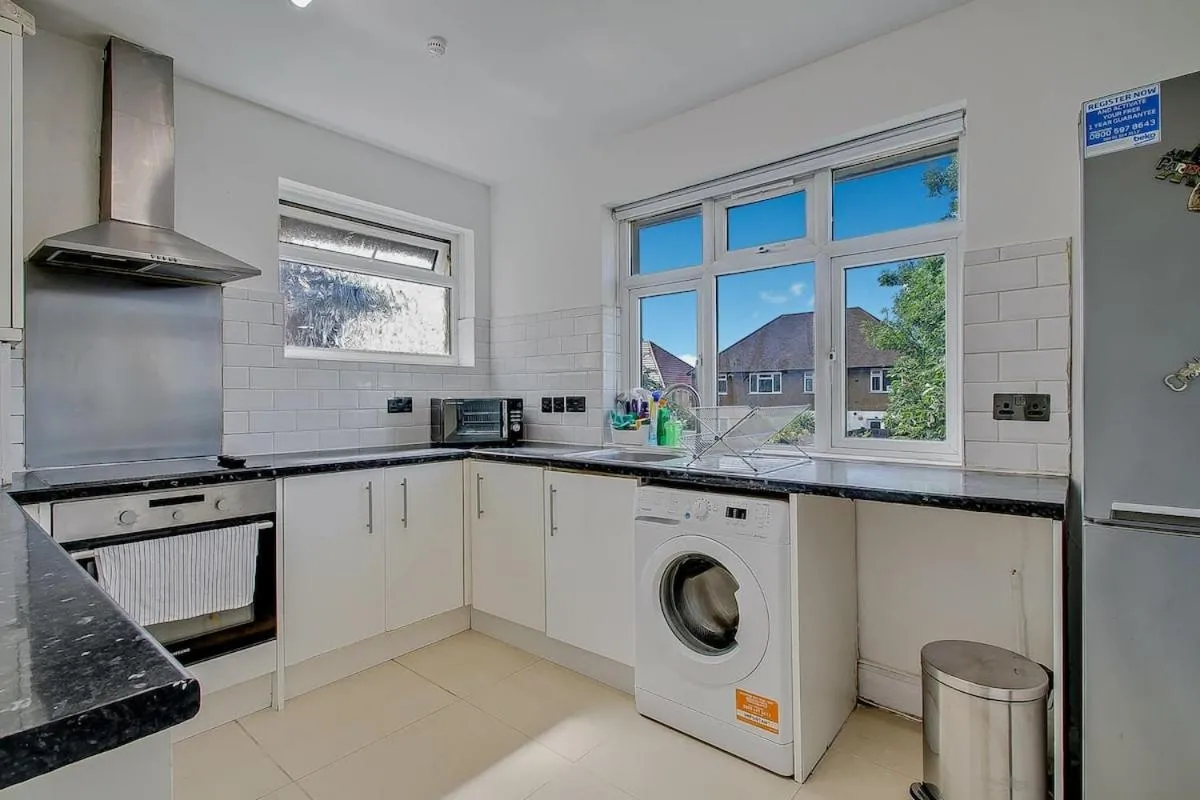 Image 4 of Maisonette near Wembley Stadium